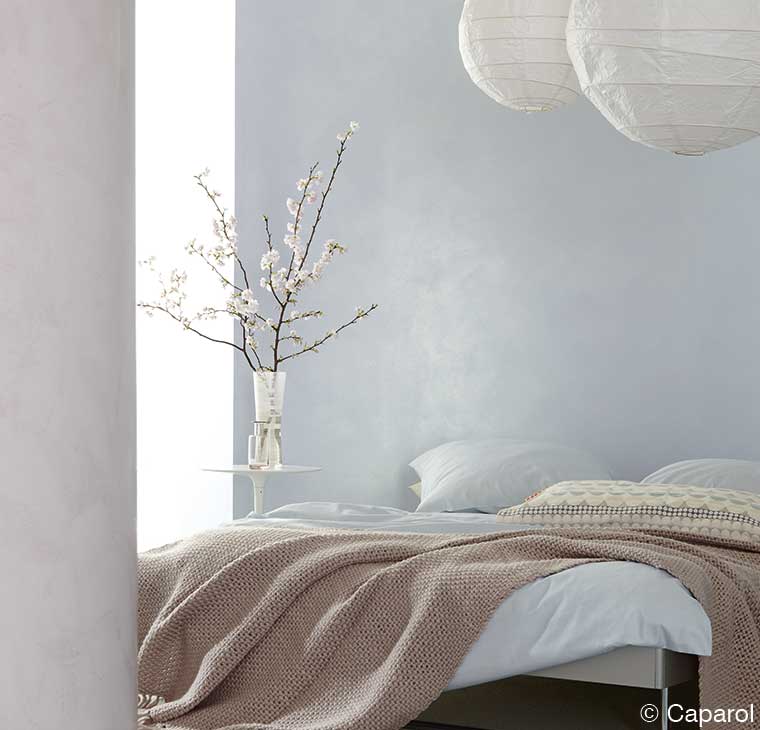 Schlafzimmer, Wandgestaltung Spachteltechnik in Grau- und Rosetönen